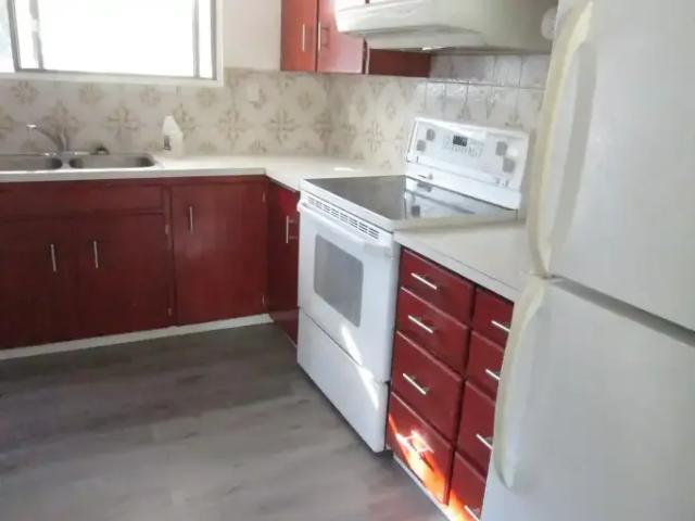 Apartment 3 Bedroom For Rent Sherwood Park AB 2000 ELS101773532