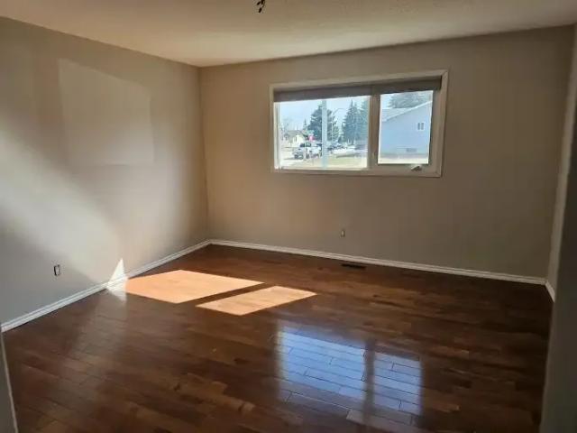 Apartment 3 Bedroom For Rent Spruce Grove AB 1895 ES105100777