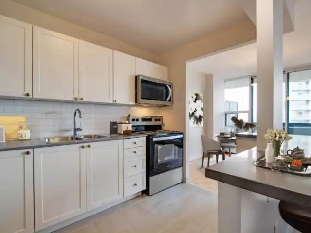 Apartment 3 Bedroom For Rent Toronto ON 2970 ES102657770