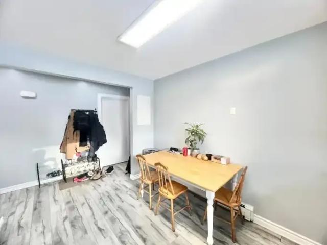 Apartment 3 Bedroom For Rent Waterloo ON 1500 ES102243020
