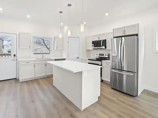 Apartment 3 Bedroom For Rent Winnipeg MB 2295 ES102578700