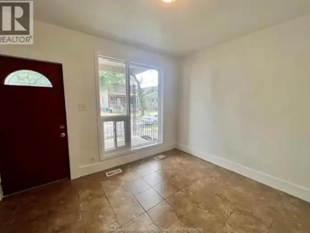 Apartment 3 Bedroom For Rent Windsor ON 1900 ES103487768