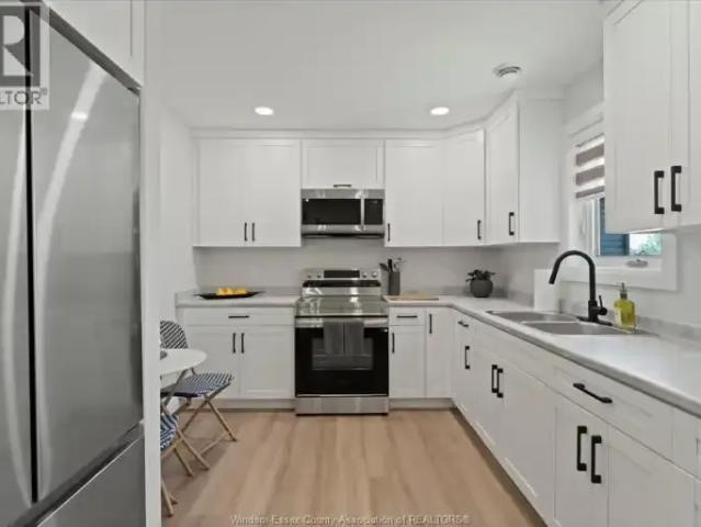 Apartment 3 Bedroom For Rent Windsor ON 2400 ELS101878771
