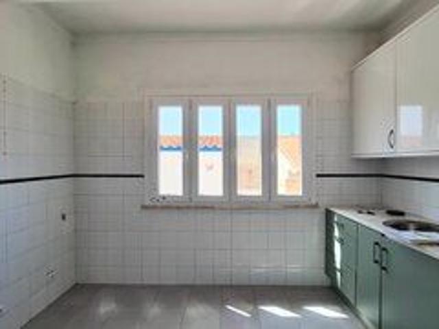 Apartment 3 bedrooms in the center Ericeira Mafra for rent balcony, great location, terrace