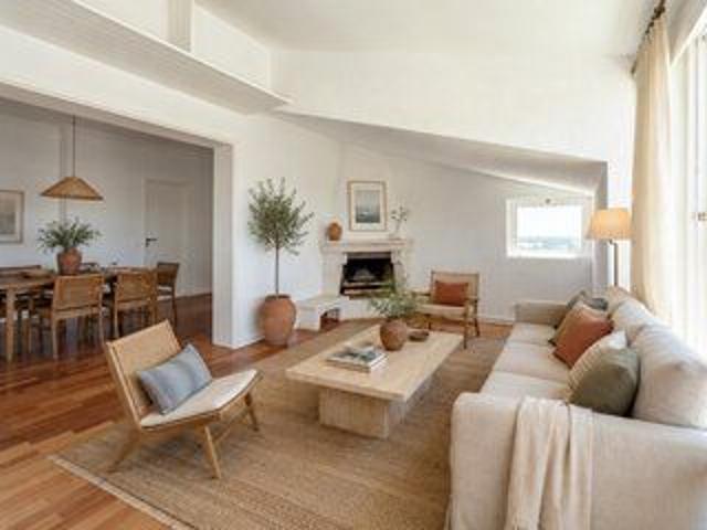 Apartment 3 bedrooms Refurbished in the center Cascais for rent sea view, balcony
