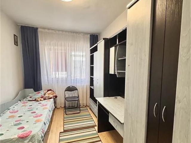 Apartment 3 rooms 2 bathrooms, for rent, Piata Unirii Iasi