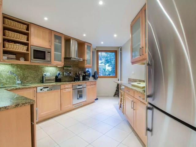 Apartment 3 rooms in Passy, Paris Amsterdam Apartments for Rent