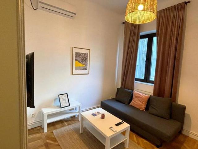 Apartment 3 rooms: Ivo Andric Street, No. 10
