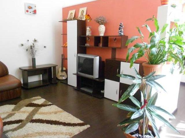 Apartment 3 rooms, separate at the villa, for rent downtown Iasi