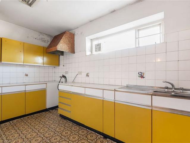 Apartment 10, El Greco, St James Court, Serpentine Avenue, Ballsbridge, Dublin 4 Mullery O'Gara Estate Agents 4907 MyHome. Ie Residential