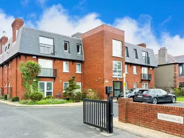 Apartment 11 Strand House, Sandymount, Dublin 4, D04RX21 is fo.