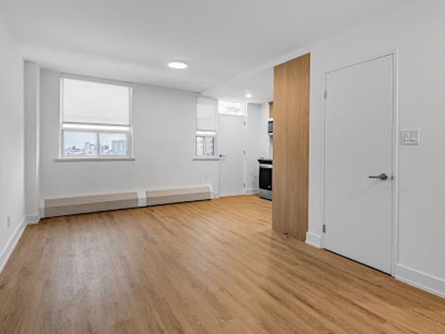 Contemporary apartment