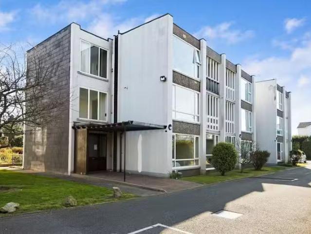Apartment 13, Woodview Court, Glenalbyn Road, Stillorgan, Sti.