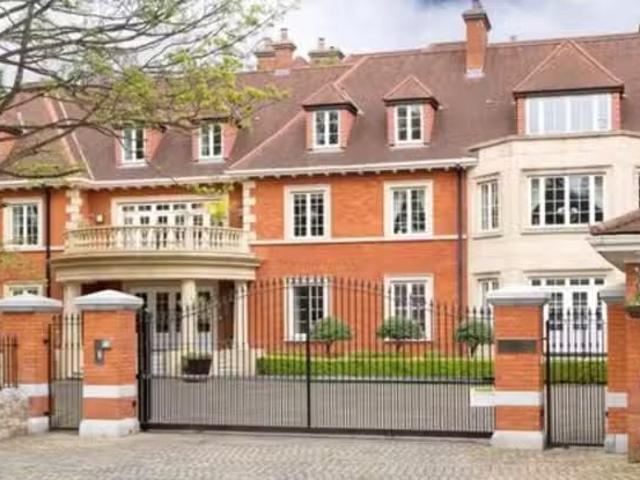 Apartment 14, Hollybrook, Brighton Road, Dublin 18, Foxrock.