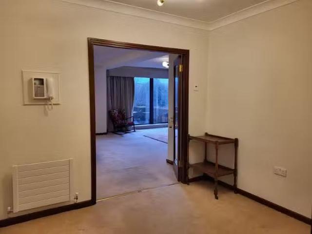 Apartment 18, Merrion Village, Merrion Road, Dublin 4, Balls.