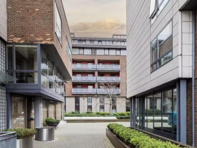 Apartment 193 The George, Charlotte Quay Dock, Grand Canal Qua.