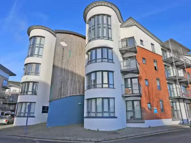 Apartment 19, Grove Island Student Village, Grove Island, Corb.