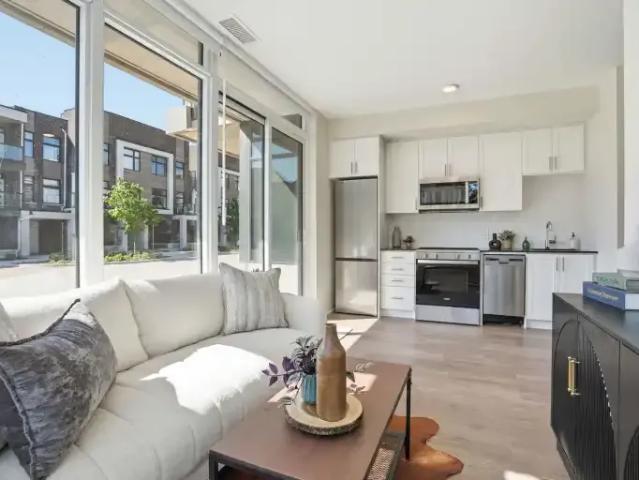 Apartment 1.5 Bedroom For Rent Oakville ON 2050 ES103367886