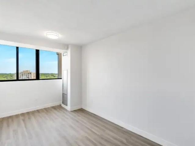 Apartment 1 Bedroom For Rent Mississauga ON 2050 ES103410528