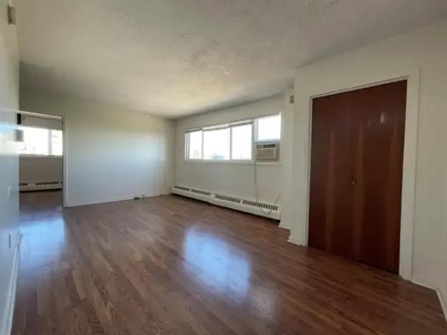 Apartment 1 Bedroom For Rent Regina SK 950 ES101014795