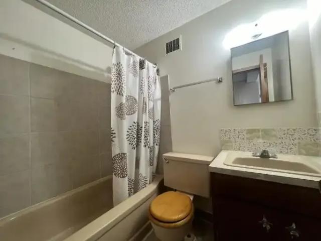 Apartment 1 Bedroom For Rent Regina SK 950 ES104400776