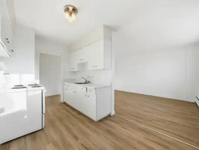 Apartment 1 Bedroom For Rent Regina SK 1270 ES103878144
