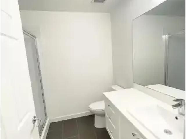 Apartment 1 Bedroom For Rent Surrey BC 1600 ES103380084