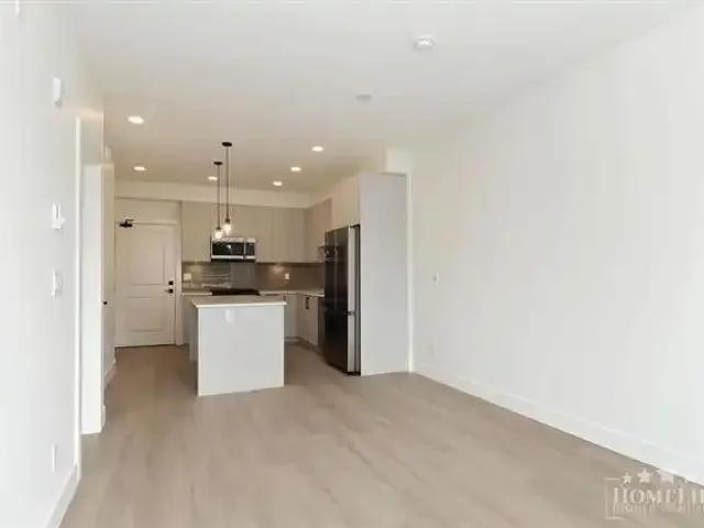Apartment 1 Bedroom For Rent Surrey BC 2000 ES98341036