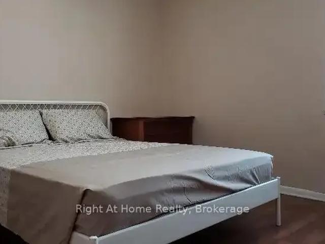 Apartment 26 Bedroom For Rent Windsor ON 790 ES102752817