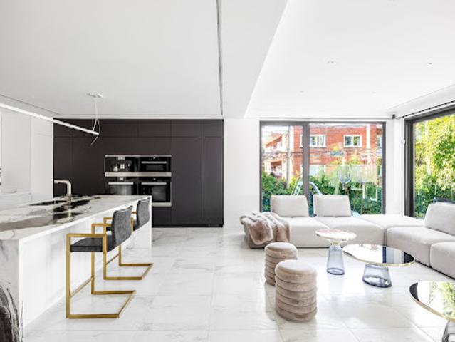 Apartment with pool