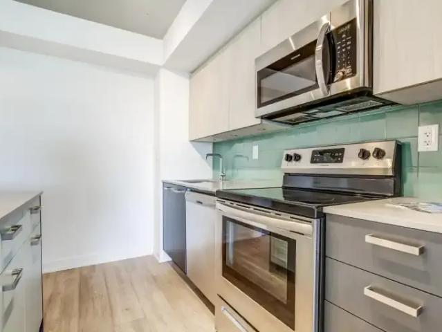 Apartment 2.5 Bedroom For Rent Oakville ON 2645 ES103011331
