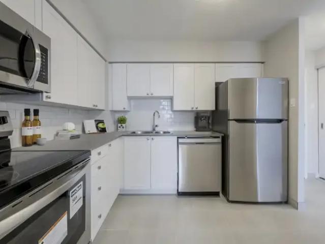 Apartment 2.5 Bedroom For Rent Mississauga ON 2650 ES101876903