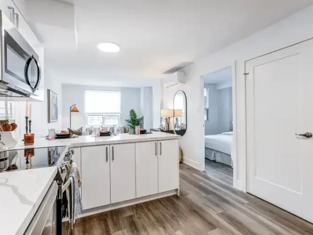Apartment 2.5 Bedroom For Rent Mississauga ON 2850 ES103542053