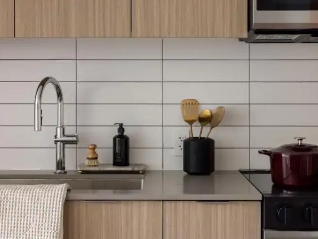 Apartment 2.5 Bedroom For Rent Vancouver BC 3725 ES102052273