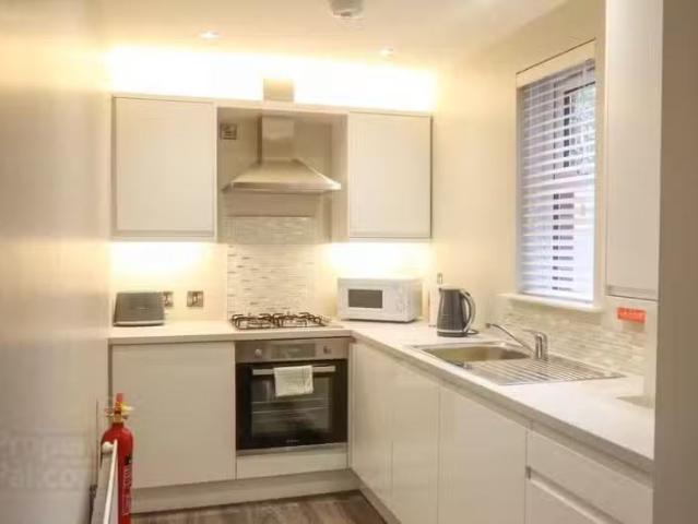 Apartment 2 61 Eglantine Avenue