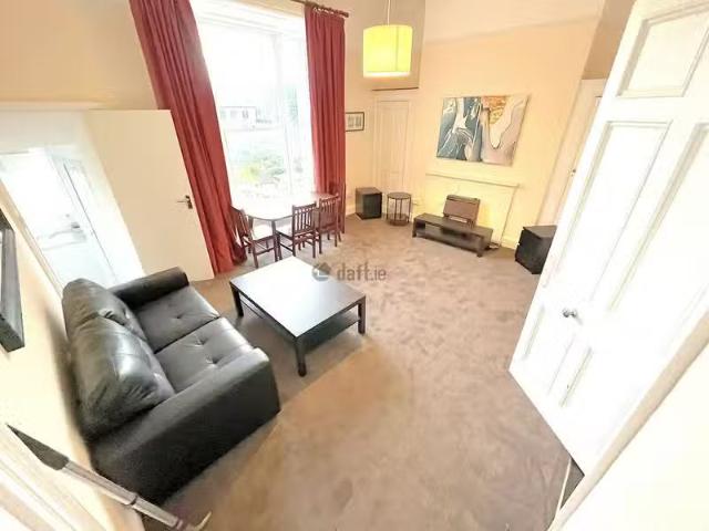 Apartment 2, 32 Waterloo Road, Dublin 4 is for rent