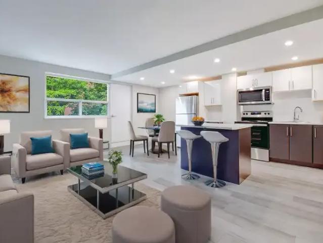 Apartment 2 Bedroom For Rent Mississauga ON 2449 ES99303724