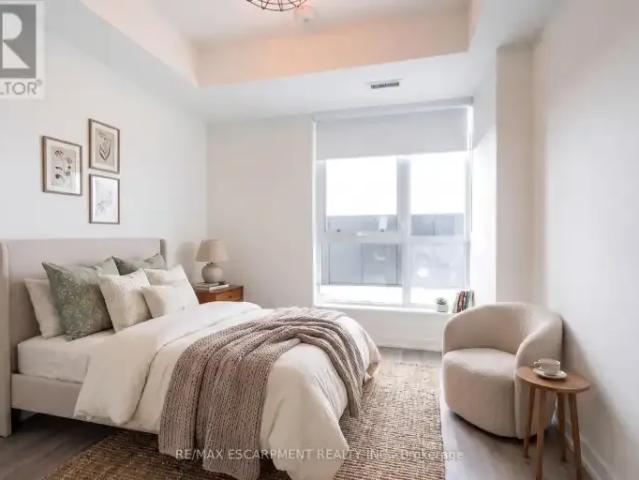 Apartment 2 Bedroom For Rent Oakville ON 2500 ES102794946