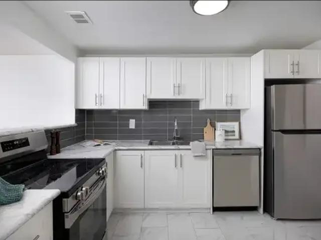 Apartment 2 Bedroom For Rent Brampton ON 2250 ES100488607
