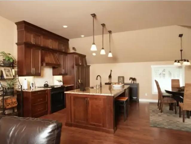 Apartment 2 Bedroom For Rent Calgary AB 2250 ES102113654