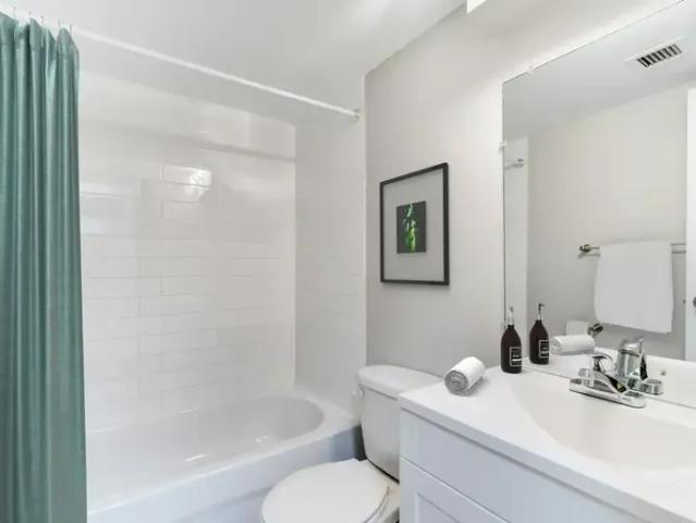 Apartment 2 Bedroom For Rent Cote Saint Luc QC 2090 ES94554805