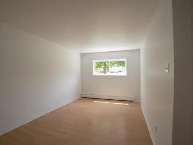 Apartment 2 Bedroom For Rent Granby QC 1250 ES98670767