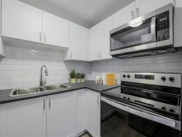 Apartment 2 Bedroom For Rent Kitchener ON 1951 ES103878749