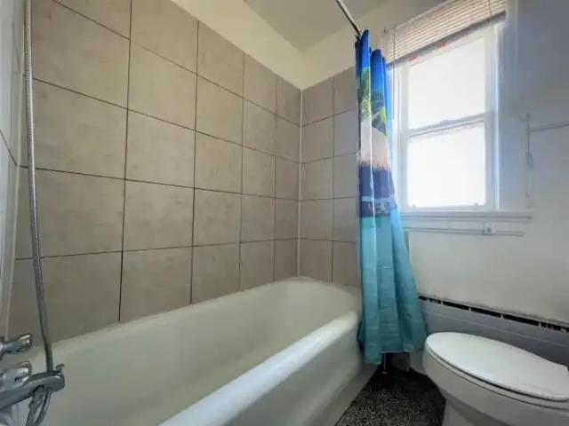Apartment 2 Bedroom For Rent Regina SK 1200 ES105071220