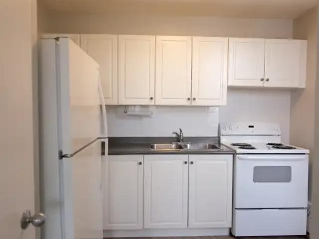 Apartment 2 Bedroom For Rent Richmond Hill ON 2300 ES104841037