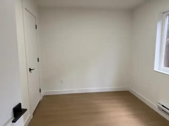Apartment 2 Bedroom For Rent Surrey BC 1700 ES99146405