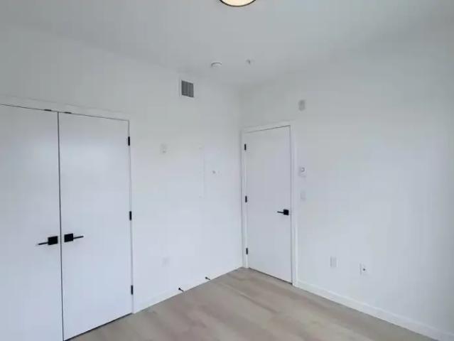 Apartment 2 Bedroom For Rent Surrey BC 2300 ELS103060501