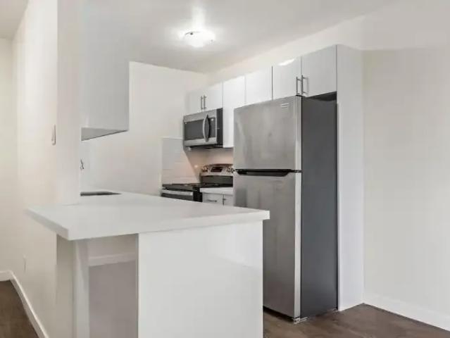 Apartment 2 Bedroom For Rent Toronto ON 2049 ES102518441