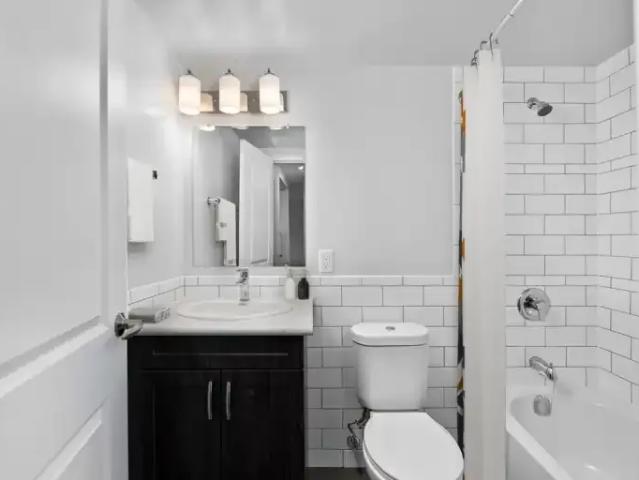 Apartment 2 Bedroom For Rent Toronto ON 2299 ES103694955