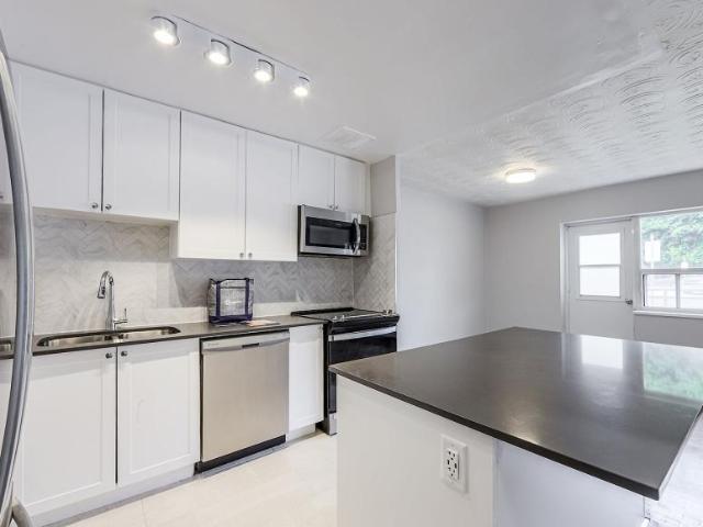 Apartment 2 Bedroom For Rent Toronto ON 2379 ELS98312041